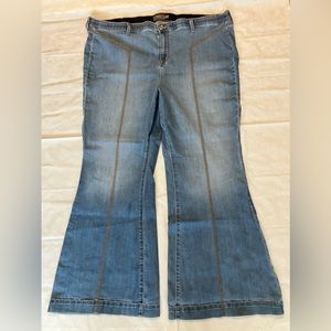 Torrid Feel the Fit VTG Flare Leg Sz 26 Elastic Waist Band Stone washed …